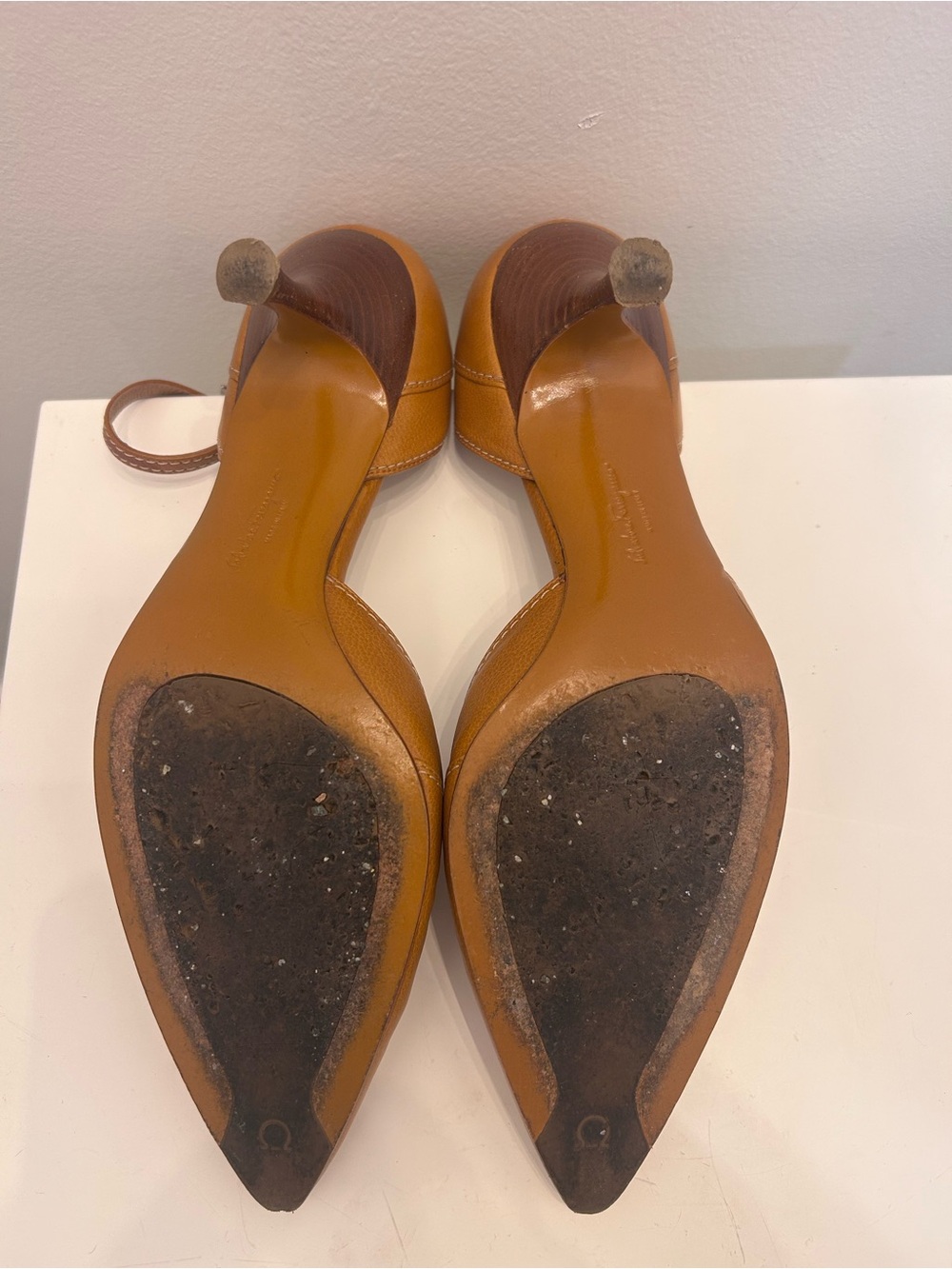 Authentic Vintage Salvatore Ferragamo Cognac Leather Pointed Toe Kitten Heel - Picture 4 of 7